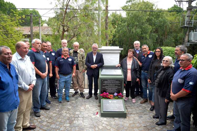 Julio Zamora inauguró un monumento en homenaje a Juan Domingo Horisberger, héroe caído en las Islas Malvinas