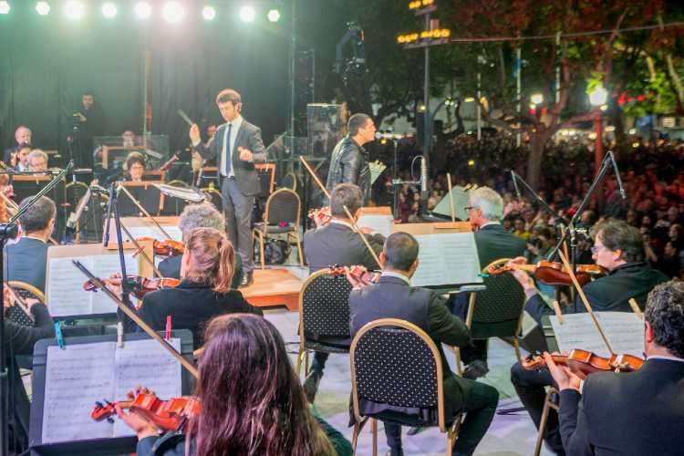 La Orquesta “Juan de Dios Filiberto” homenajeó a “Los Redondos” en San Fernando