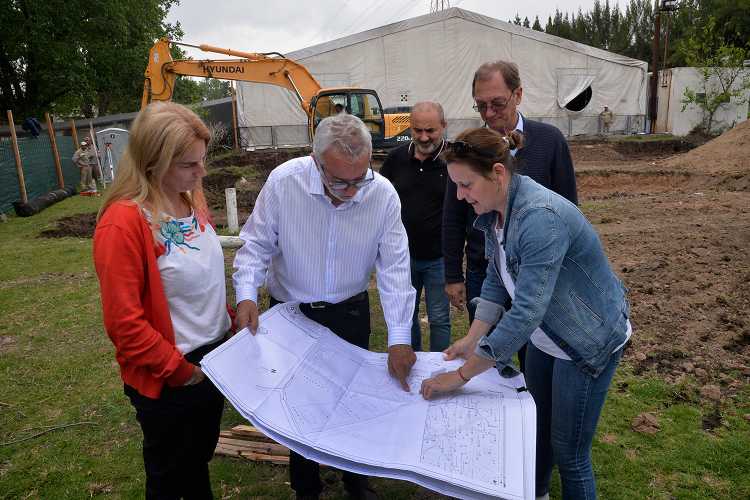 Julio Zamora monitoreó los avances en obras de infraestructura en el Polideportivo Sarmiento Julio Zamora monitoreó los avances en obras de infraestructura en el Polideportivo Sarmiento