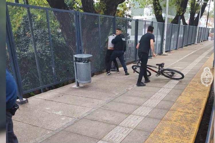 Robó una bicicleta, escapó en tren y fue detenido en la estación La Lucila
