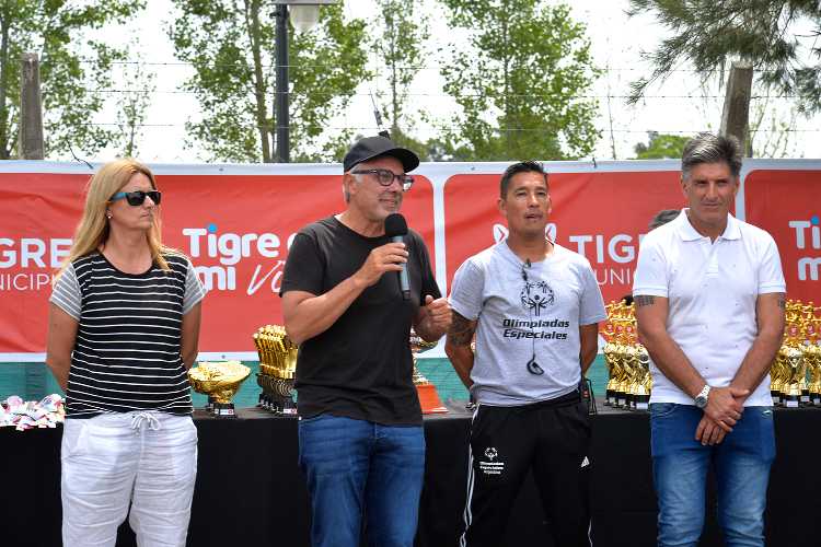 Julio Zamora encabezó la premiación de la Liga de Fútbol Inclusiva 2022