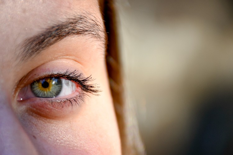 Un estudio científico advierte que el estrés acelera el envejecimiento de los ojos