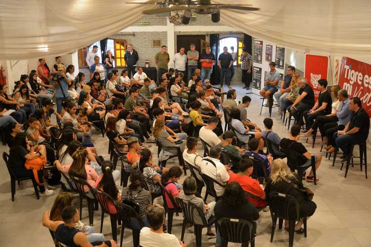 o Zamora con jóvenes de Rincón de Milberg o Zamora con jóvenes de Rincón de Milberg