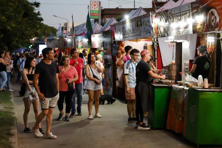 Vicente López celebró una nueva edición de la Feria de las Colectividades