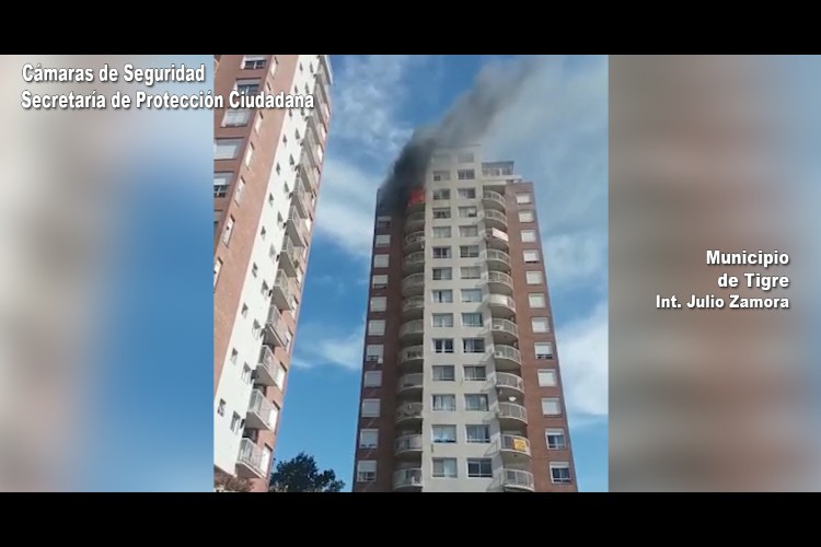 Dramático incendio en Tigre: un nene se colgó de un balcón para escapar de las llamas