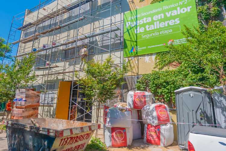 Juan Andreotti recorrió la obra de renovación de los talleres de la Escuela Técnica N°2