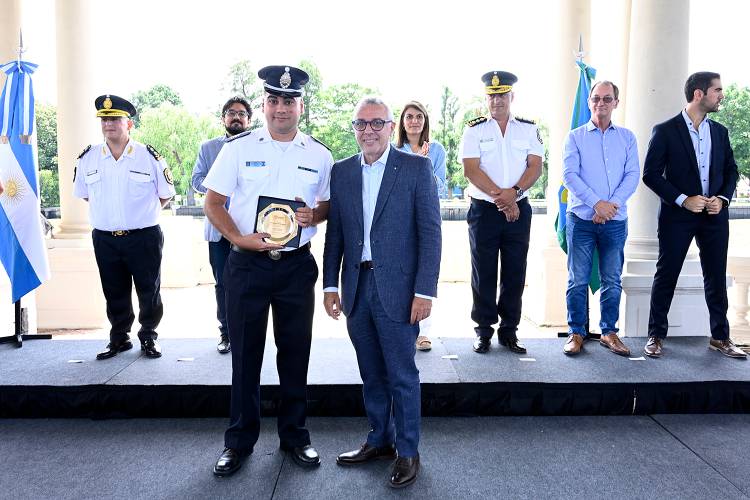  El Municipio de Tigre homenajeó a los efectivos de la Policía de la Provincia de Buenos Aires en un nuevo aniversario