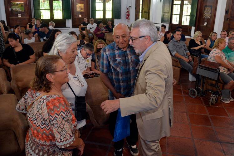 El intendente Julio Zamora acompañó a 55 familias de Tigre en la firma de sus escrituras
