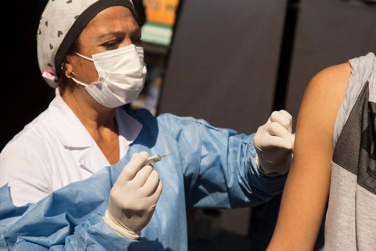 Sigue en San Isidro la campaña de vacunación contra el Covid-19 sin turno previo