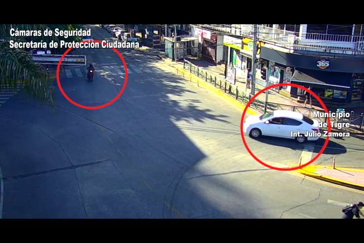 Impactante accidente entre un auto y una moto en Tigre Centro.