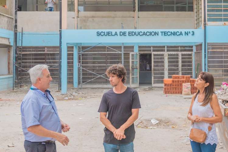 Juan Andreotti recorrió la obra de renovación de la Escuela Técnica N°3.