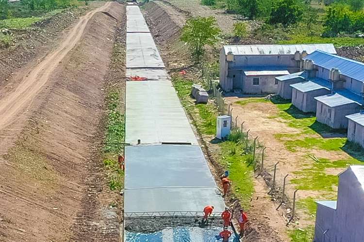 Juan Andreotti supervisó la pavimentación de la calle Maipú en Virreyes Oeste. Juan Andreotti supervisó la pavimentación de la calle Maipú en Virreyes Oeste.