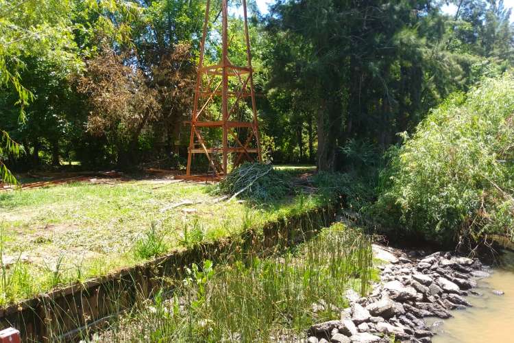 El Municipio detectó y clausuró obras ilegales en Delta de Tigre. El Municipio detectó y clausuró obras ilegales en Delta de Tigre.