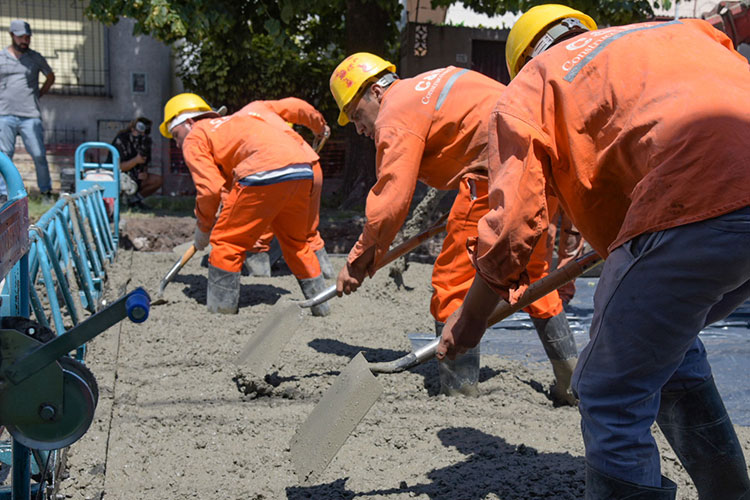 Fernando Moreira y Gabriel Katopodis recorrieron la puesta en valor de la Avenida Eva Perón. Fernando Moreira y Gabriel Katopodis recorrieron la puesta en valor de la Avenida Eva Perón.