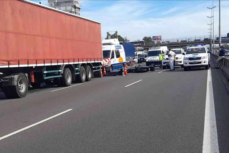 Triple choque en autopista Panamericana deja un motociclista fallecido en Vicente López