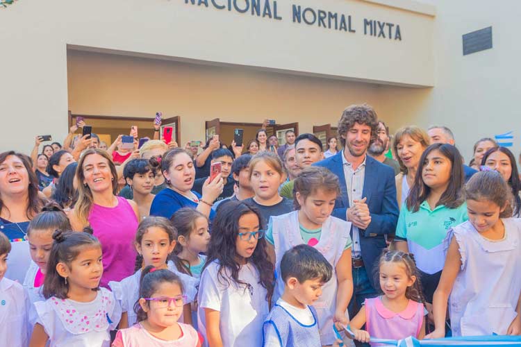 Se inauguró la renovación total de la escuela Normal Artigas de San Fernando