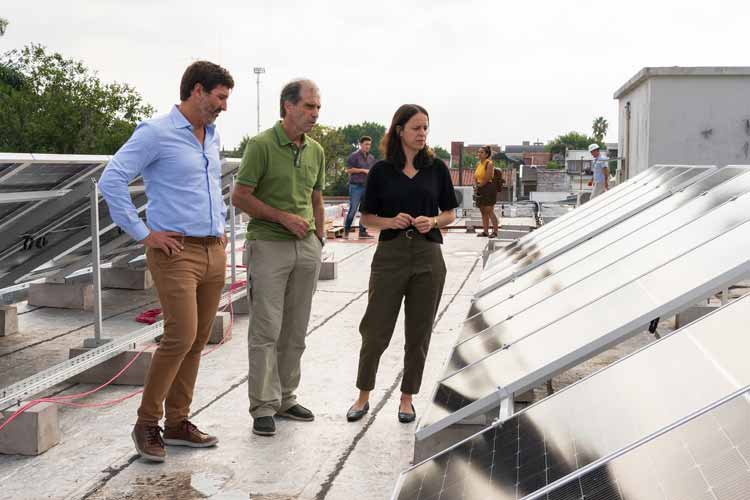 Plan de Acción Climática de Vicente López: Soledad Martinez Supervisa la Instalación de Paneles Solares