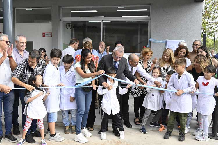 Julio Zamora inauguró la remodelación de la Escuela Primaria N° 44 Henry Ford de Ricardo Rojas