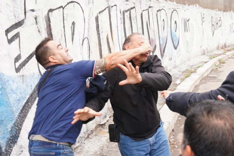 Agreden a Sergio Berni durante una protesta por crimen de una colectivero
