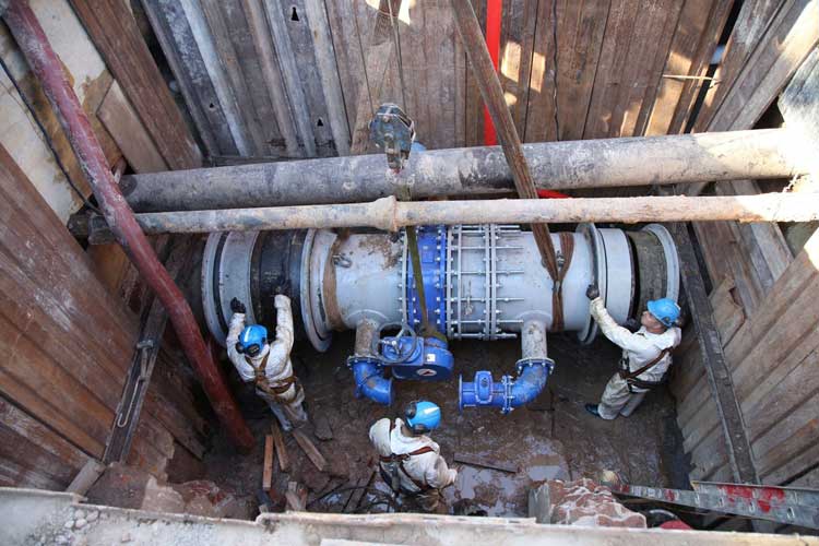 AySA mejora la red de agua potable en CABA con el reemplazo de dos válvulas