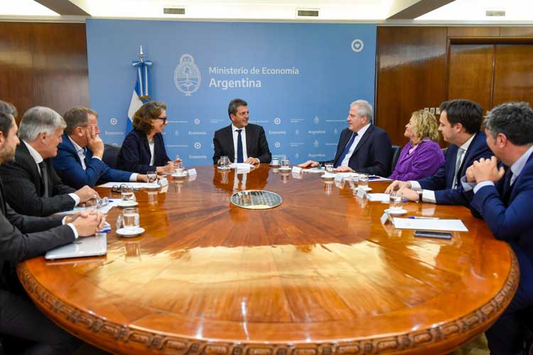 El gobierno firmó un convenio con el Banco Mundial por USD 300 millones para becas y fortalecimiento educativo