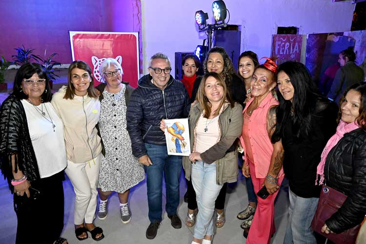 Julio y Gisela Zamora homenajearon a centenares de mujeres en El Talar en el Mes de la Mujer