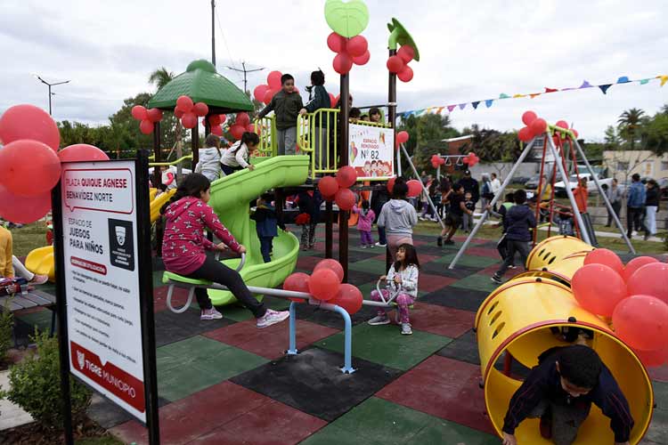 Julio Zamora inauguró la Plaza “Quique Agnese” en el barrio El Claro de Benavídez Julio Zamora inauguró la Plaza “Quique Agnese” en el barrio El Claro de Benavídez