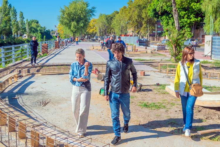 Juan Andreotti supervisa el avance de la renovación del Paseo del Canal en San Fernando