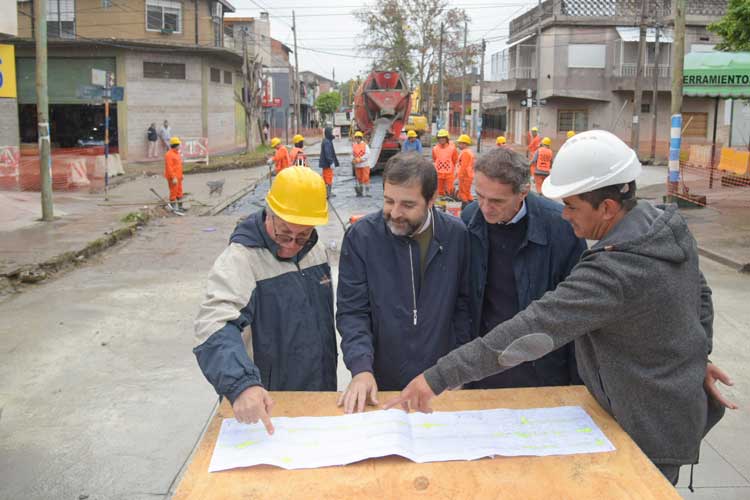 Fernando Moreira y Gabriel Katopodis supervisan la renovación completa de la Avenida 9 de Julio en San Martín