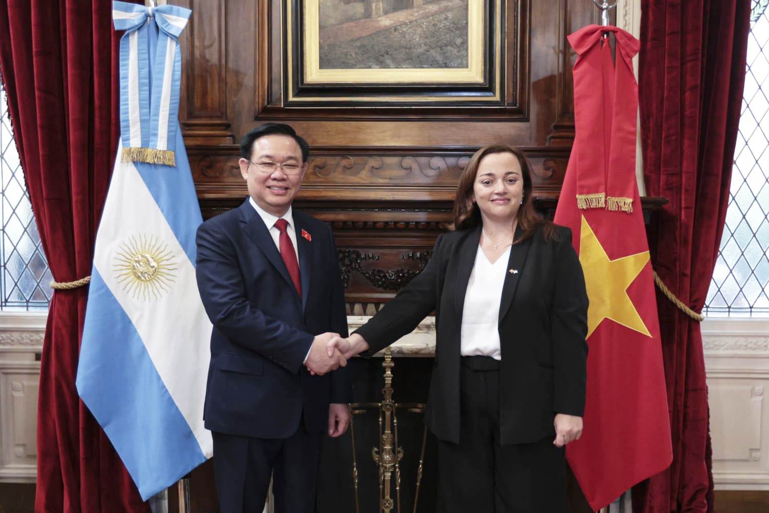  Cecilia Moreau, y su par de la Asamblea Nacional de Vietnam, Dinh Hue Vuong, firmaron un acuerdo para fortalecer la cooperación 