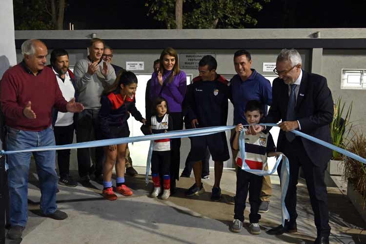Julio Zamora promete regularizar las escrituras del Tigre Rugby Club durante la inauguración de nuevos vestuarios