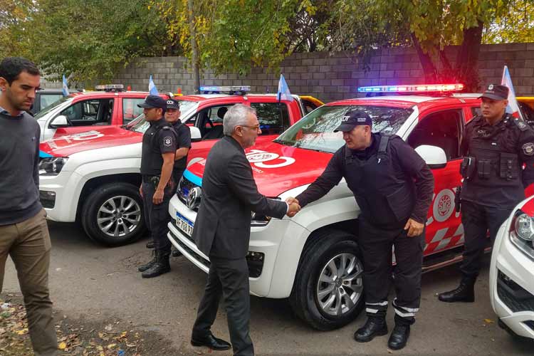 Julio Zamora encabezó la entrega de nuevos móviles policiales para fortalecer la seguridad en Tigre
