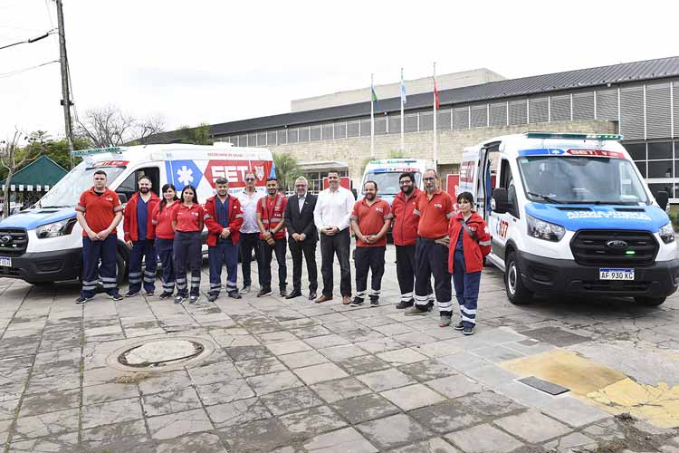 Julio Zamora presentó tres nuevas ambulancias equipadas para el Sistema de Emergencias Tigre