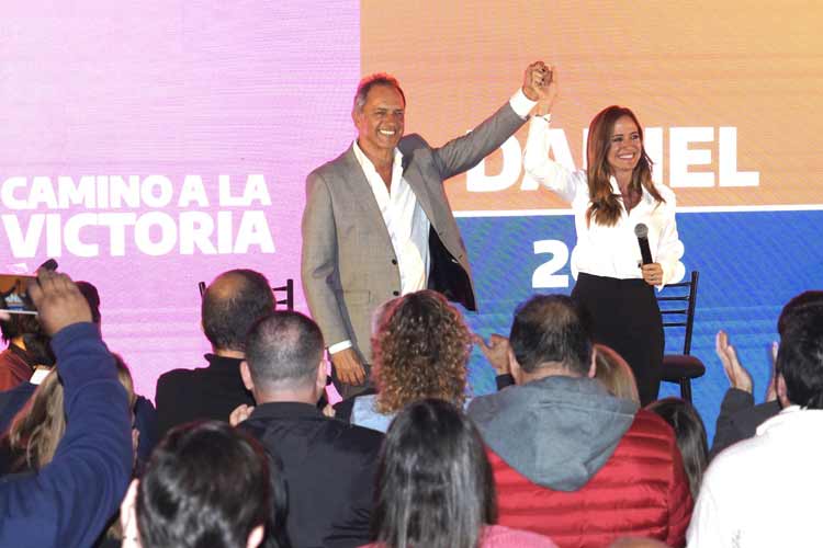 Scioli y Tolosa Paz encabezaron un plenario en el conurbano y abogaron por “crecimiento y la inversión”