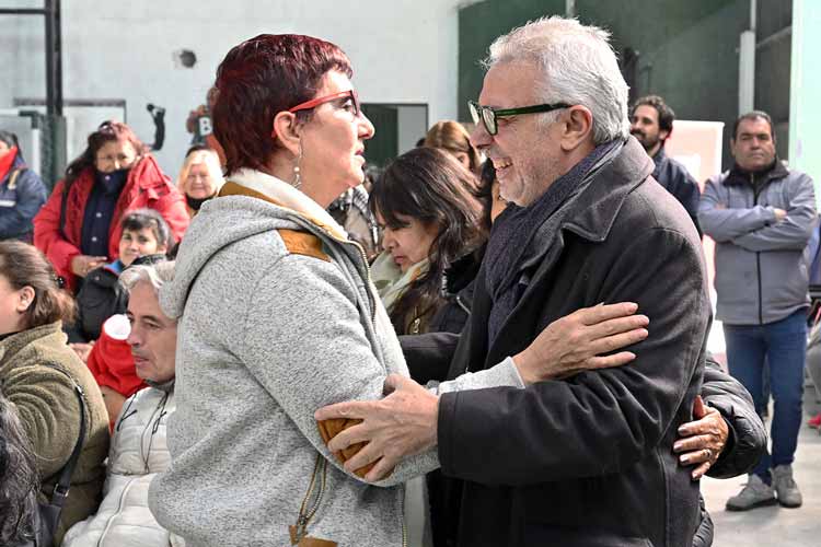Julio Zamora encabezó un agasajo para más de 300 trabajadoras y trabajadores vecinales de Tigre Julio Zamora encabezó un agasajo para más de 300 trabajadoras y trabajadores vecinales de Tigre