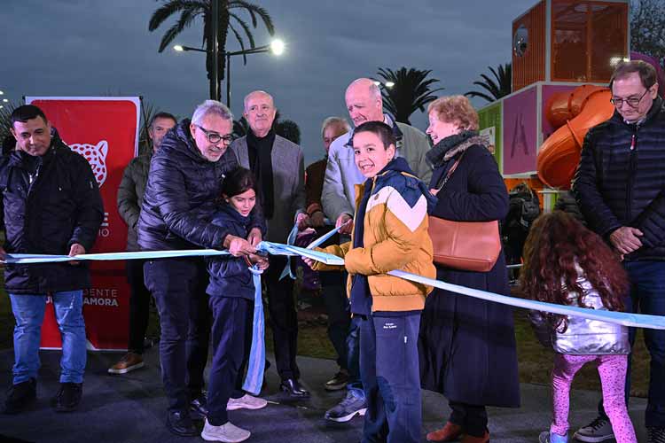 Julio Zamora inauguró la Plaza Intendente José Antonio Recio en Tigre Centro