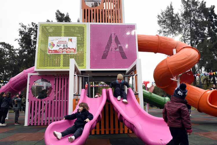 ulio Zamora rinde homenaje al ex intendente Recio en la inauguración de la Plaza en Tigre Centro ulio Zamora rinde homenaje al ex intendente Recio en la inauguración de la Plaza en Tigre Centro