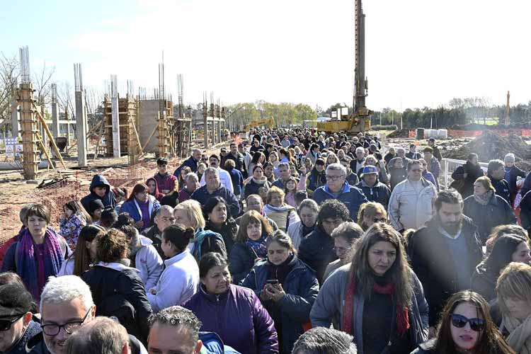 Julio Zamora colocó la piedra fundamental del Hospital de Alta Complejidad de Tigre Julio Zamora colocó la piedra fundamental del Hospital de Alta Complejidad de Tigre