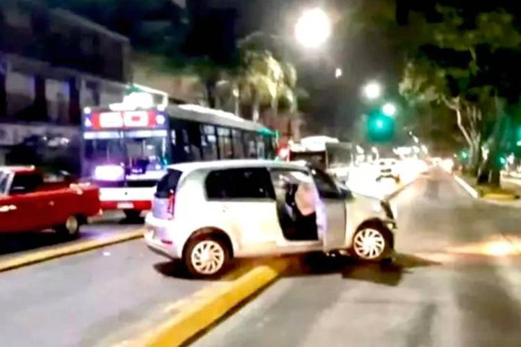 ersecución policial en Vicente López culmina con dos adolescentes arrestados tras chocar con un auto robado