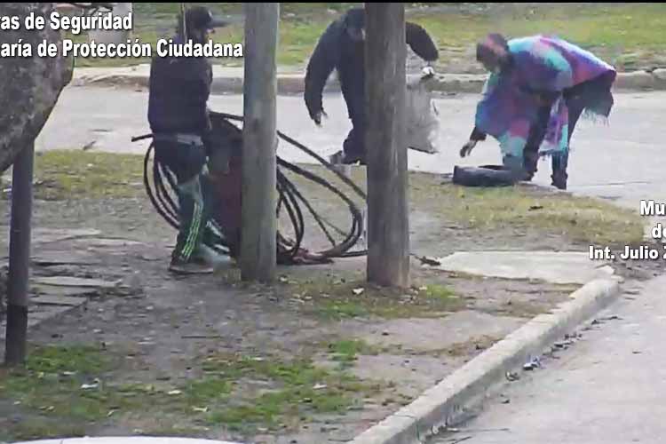 Tres detenidos por robo de cables en Ricardo Rojas