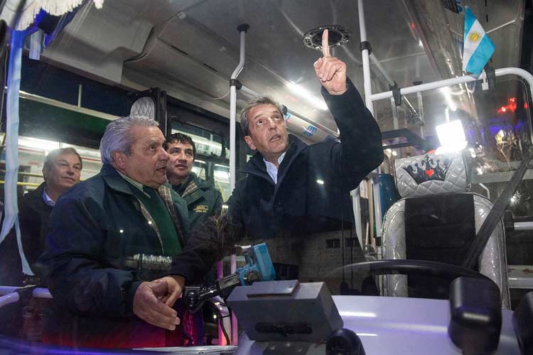 Massa: “No hay que dejar ni un colectivo en la Argentina sin sistema de seguridad”