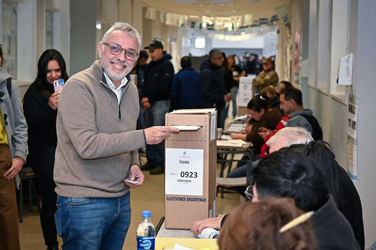 Julio Zamora votó en Benavídez.