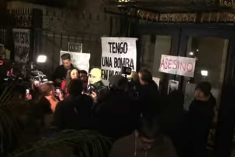 Protesta en la casa de Lotocki en Olivos: Demandan Justicia por Silvina Luna y Otras Víctimas de Intervenciones