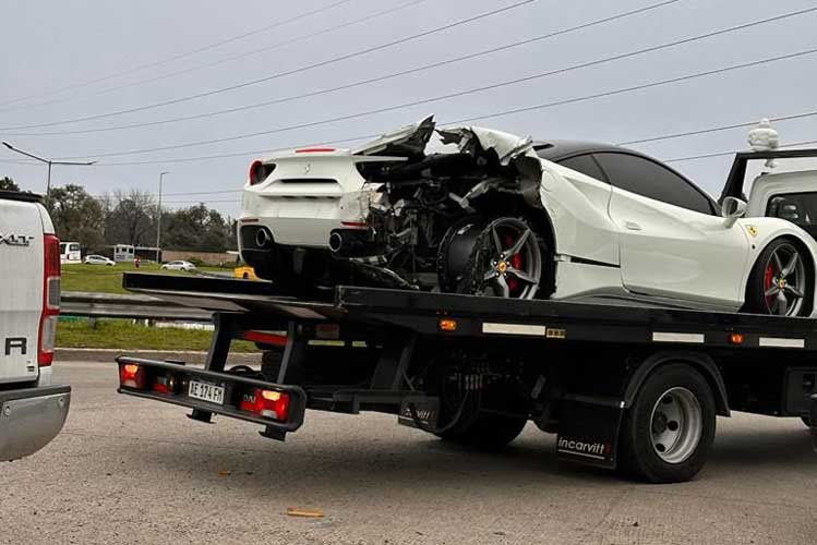 Accidente en Panamericana: Un Ferrari 488 GTB colisiona en la colectora
