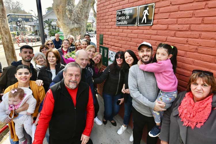 Vecinos de Vicente López rinden homenaje a Doña Petrona con un nuevo pasaje