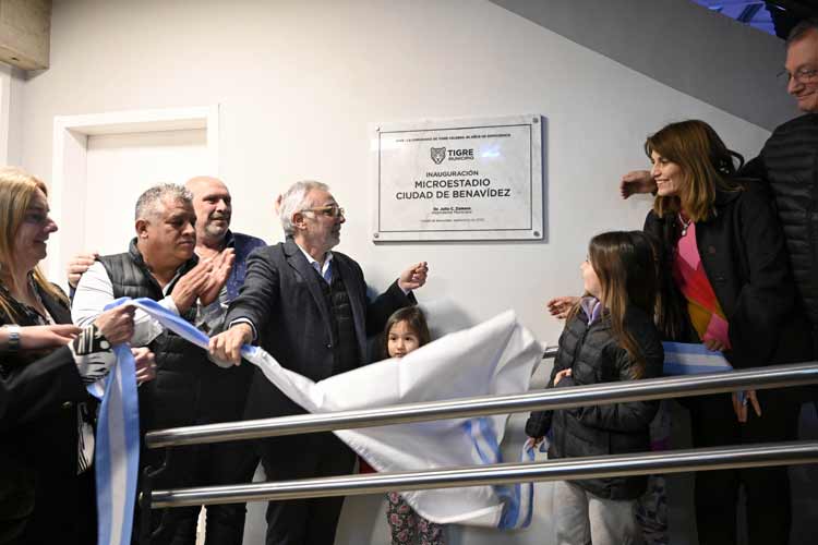Julio Zamora y Gabriel Katopodis inauguran el Microestadio Ciudad de Benavídez en Tigre Julio Zamora y Gabriel Katopodis inauguran el Microestadio Ciudad de Benavídez en Tigre