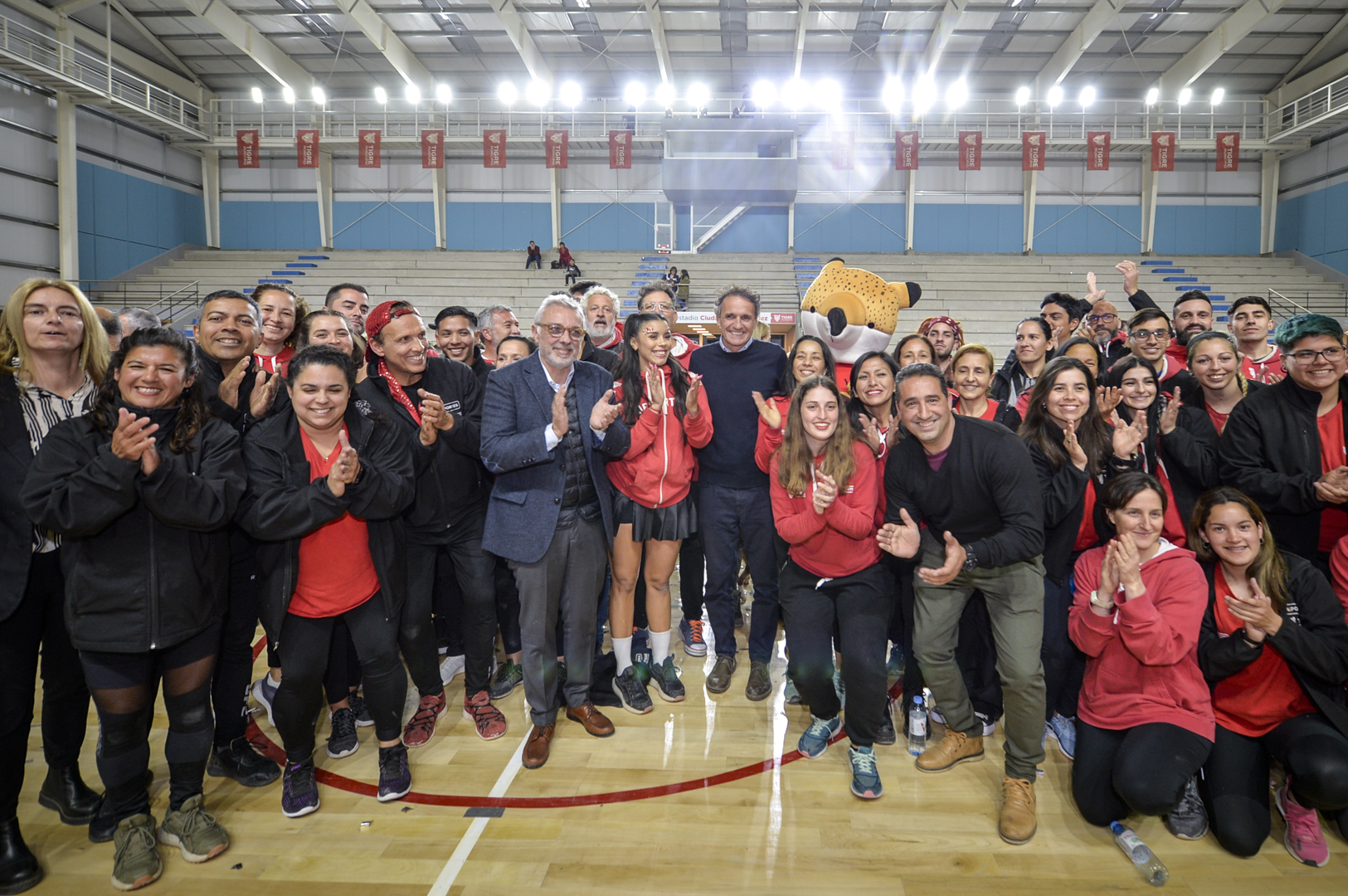 Julio Zamora y Gabriel Katopodis inauguran el Microestadio Ciudad de Benavídez en Tigre Julio Zamora y Gabriel Katopodis inauguran el Microestadio Ciudad de Benavídez en Tigre