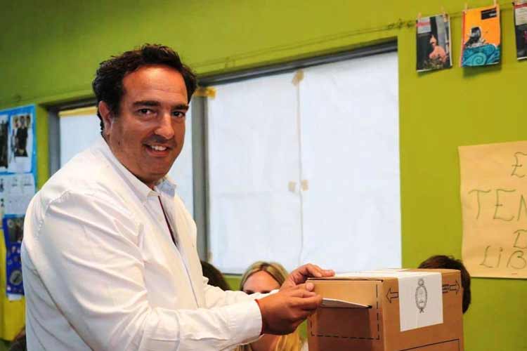 Federico Meca, candidato de Unión por la Patria, ejerció su voto en Beccar