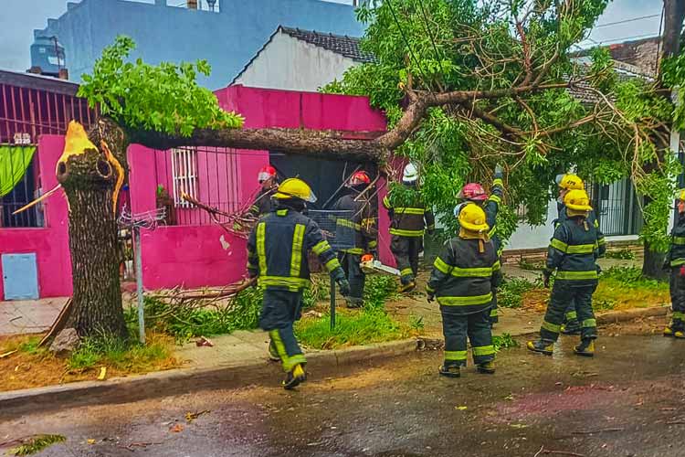 Tras el temporal San Fernando brinda asistencia a los vecinos y declaró la Emergencia Climática 