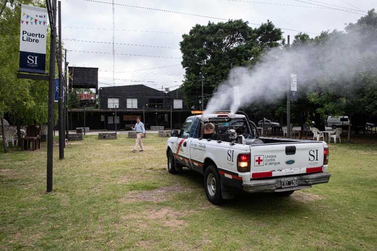 San Isidro reforzó los operativos de fumigación en espacios públicos